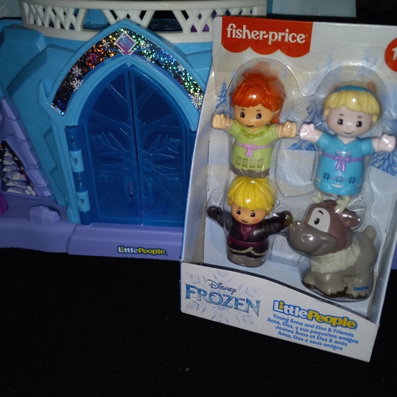 Little People Disney Frozen Elsa's Ice Palace - Picture 2 of 9